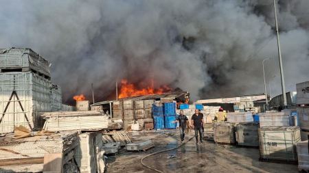 17 طاقم إطفاء وانقاذ تعمل على اخماد الحريق الكبير في عرابة